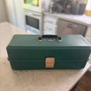 Vintage umco lidded Green Metal tackle Tool Box with Handle model 173U